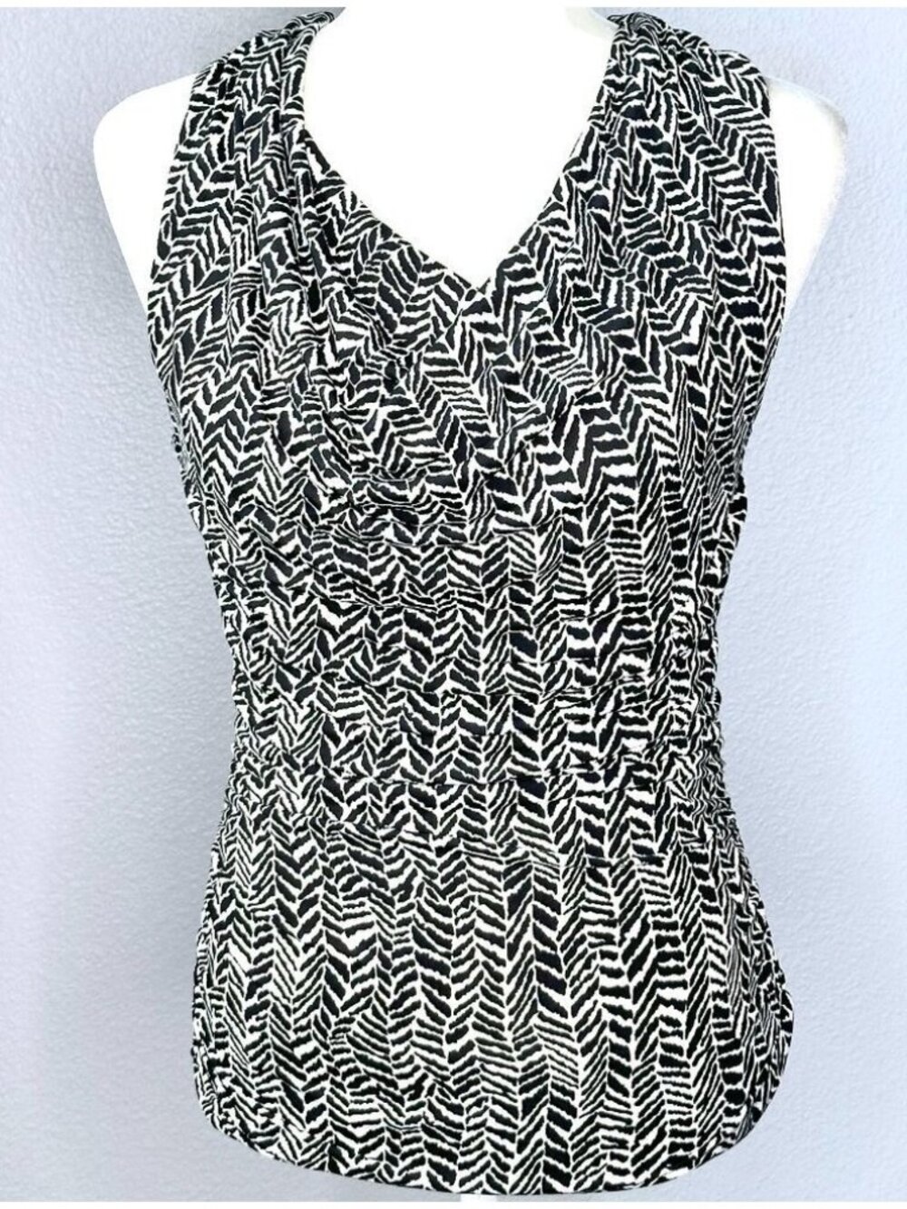 Black White Sleeveless Blouse Top